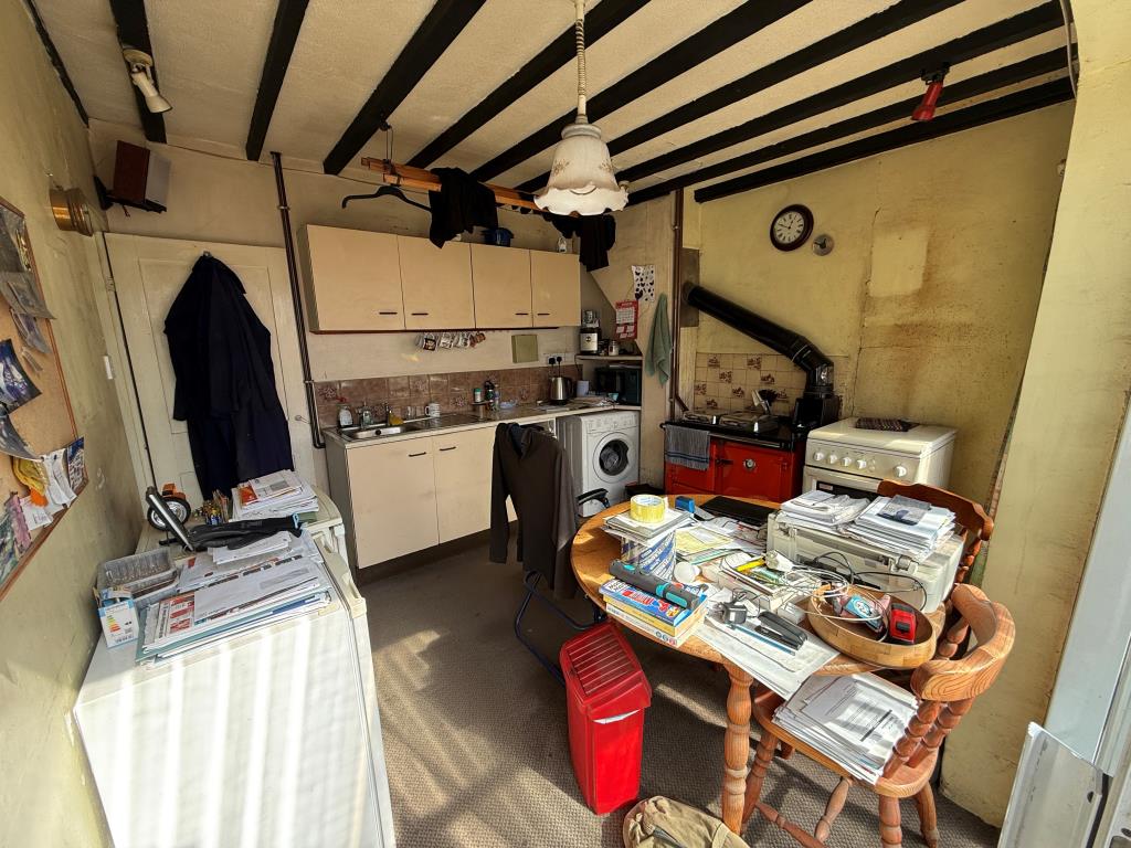 Lot: 157 - PAIR OF COTTAGES FOR REFURBISHMENT AND REPAIR WITH APPROXIMATELY 2.8 ACRES OF LAND - Kitchen